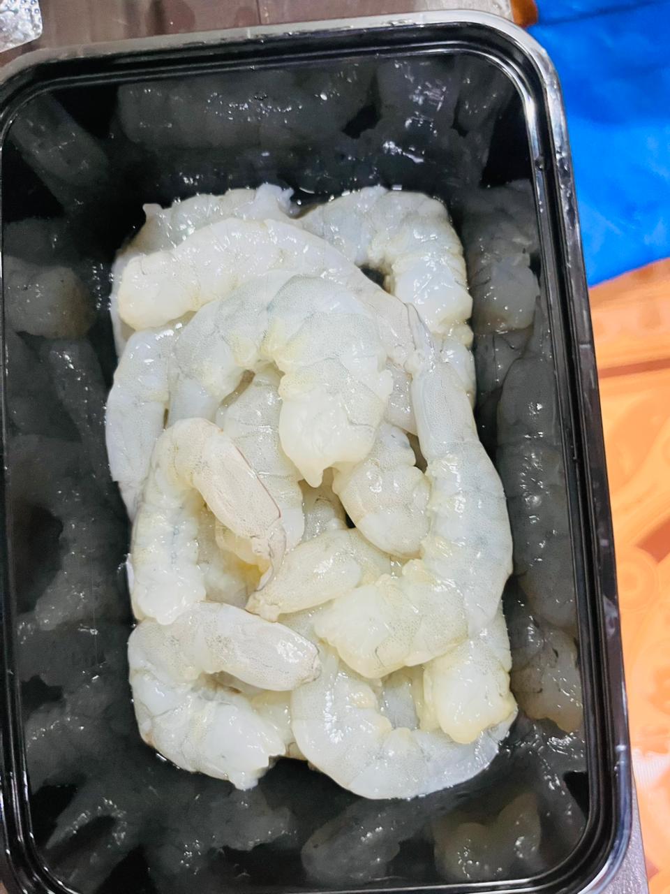 1 Kg Fresh White Prawns (big) | Deveined | Premium Quality | 20-30 pcs